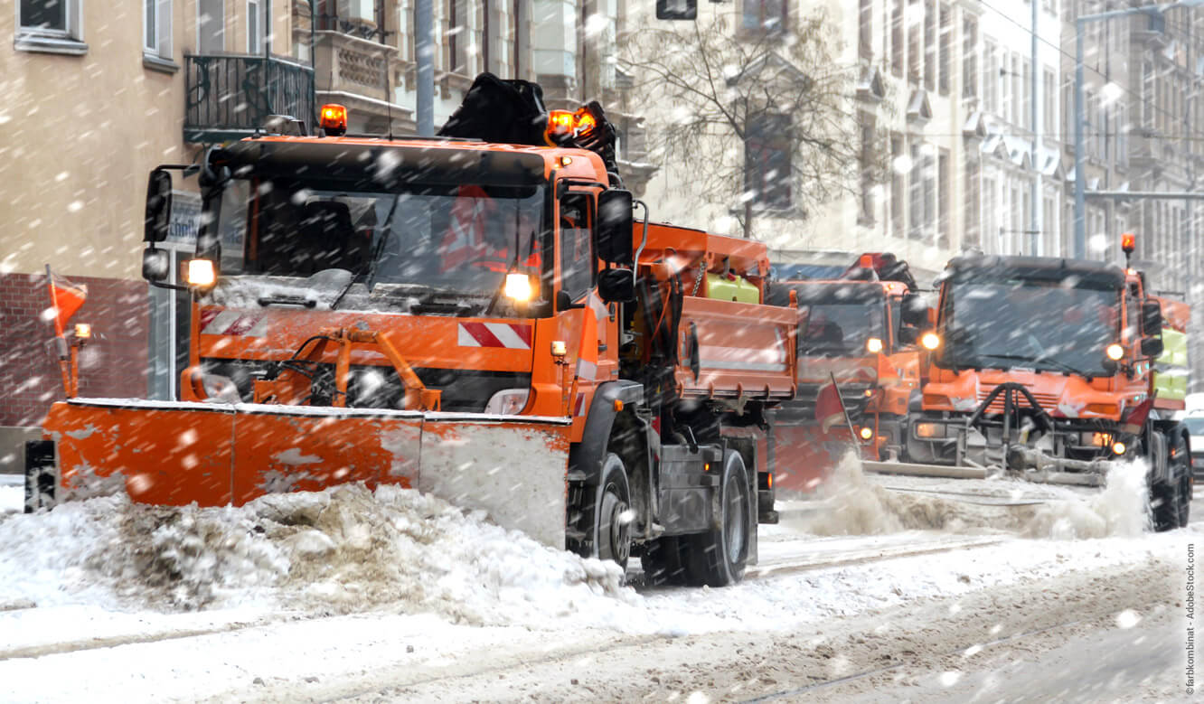 Winterdienst-Technik im Einsatz auf der Straße