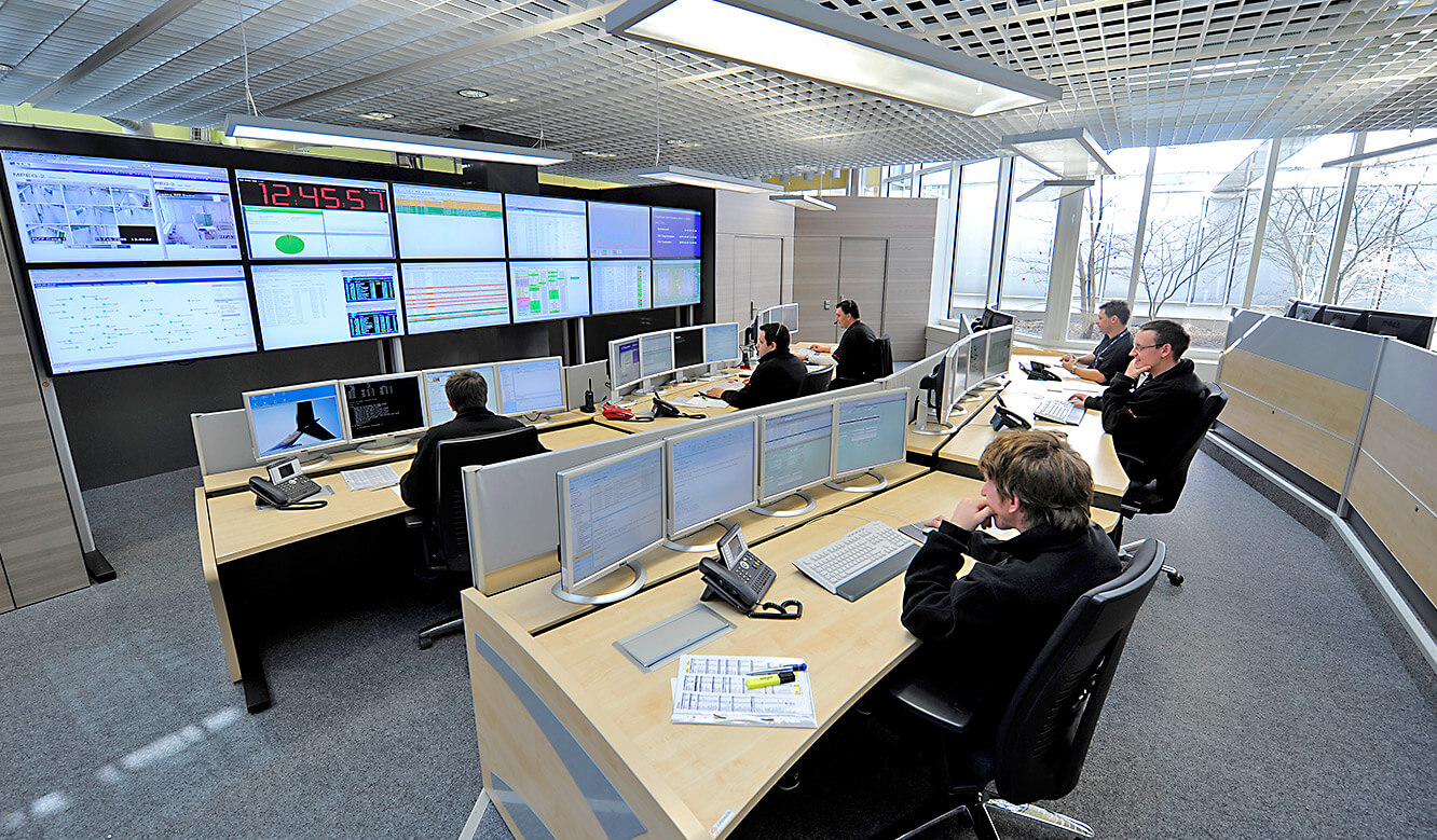 JST - Munich Airport IT control centre: