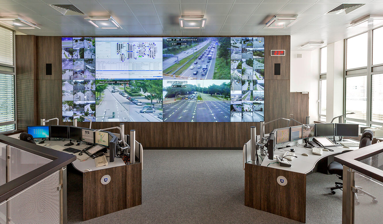 JST - Police Hamburg: Traffic control centre. Large display wall and operator tables