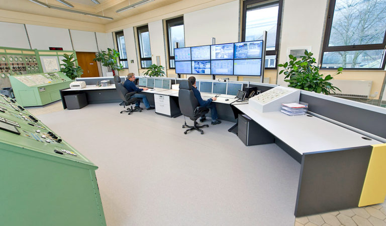 JST references - EnBW control centre: Operators at the control centre desks