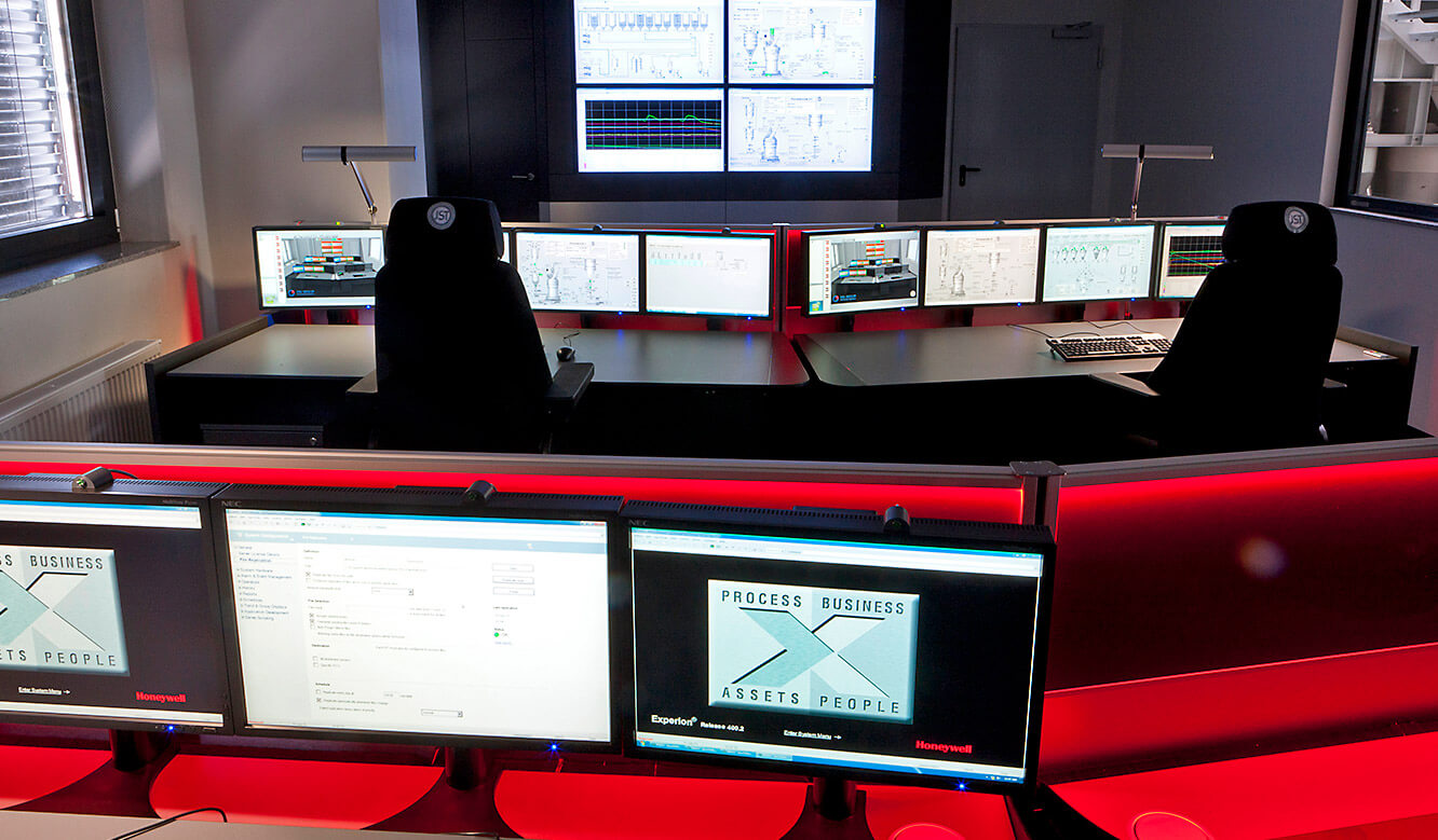 JST-SGL Carbon Group: control centre. AmbientLight creates a special atmosphere in the control room