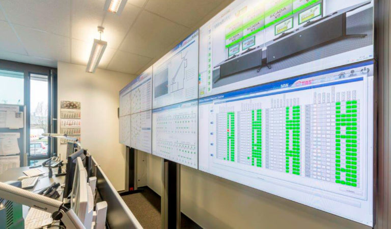 JST - WindMW Bremerhaven: control centre. Large display wall