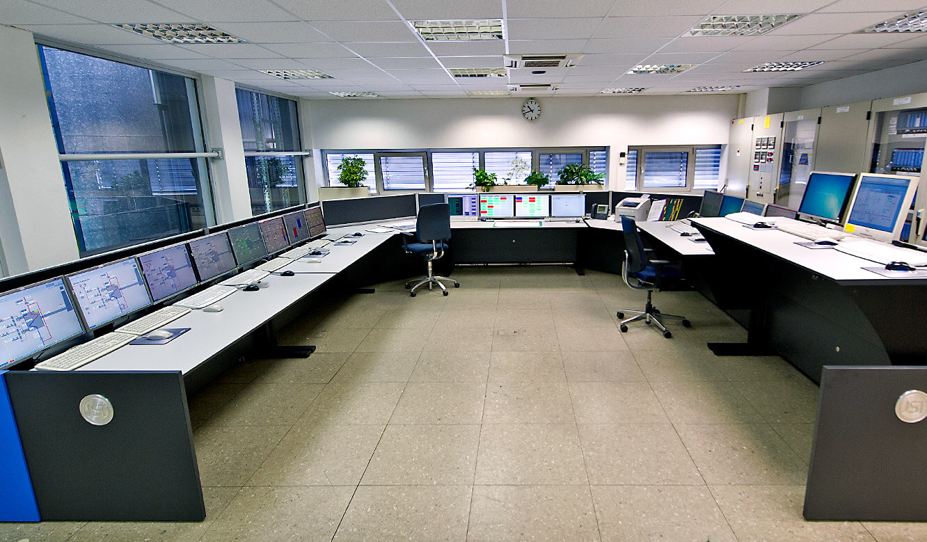 JST - BMW plant Dingolfing: central energy control centre. Ergonomic operator workstations