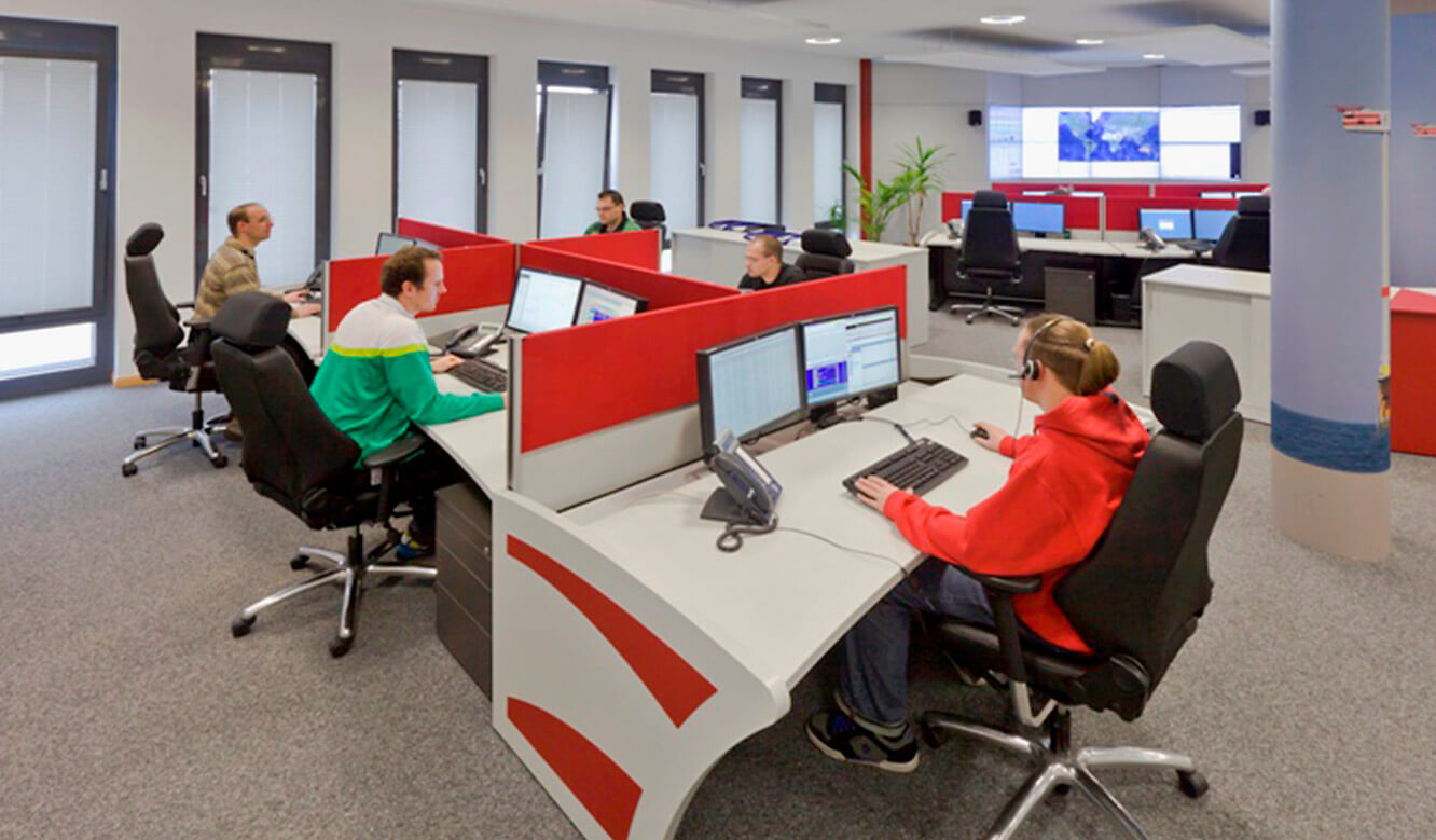 JST-Senvion: Control centre. Employees monitor processes