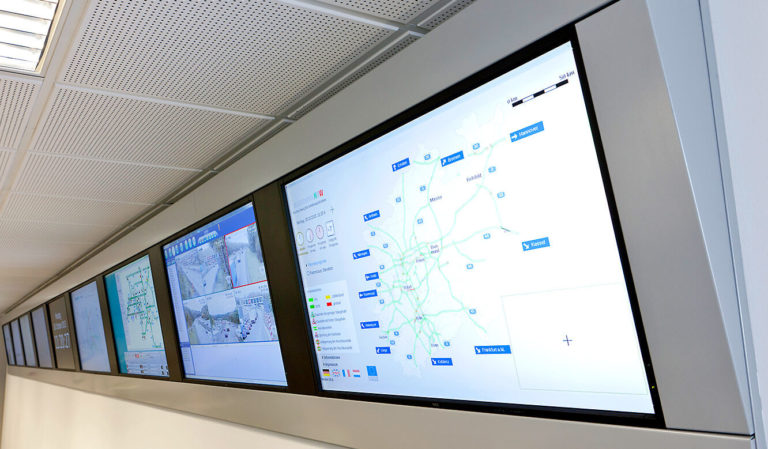 JST - Traffic Control Centre NRW: control room. Displays on the large display wall