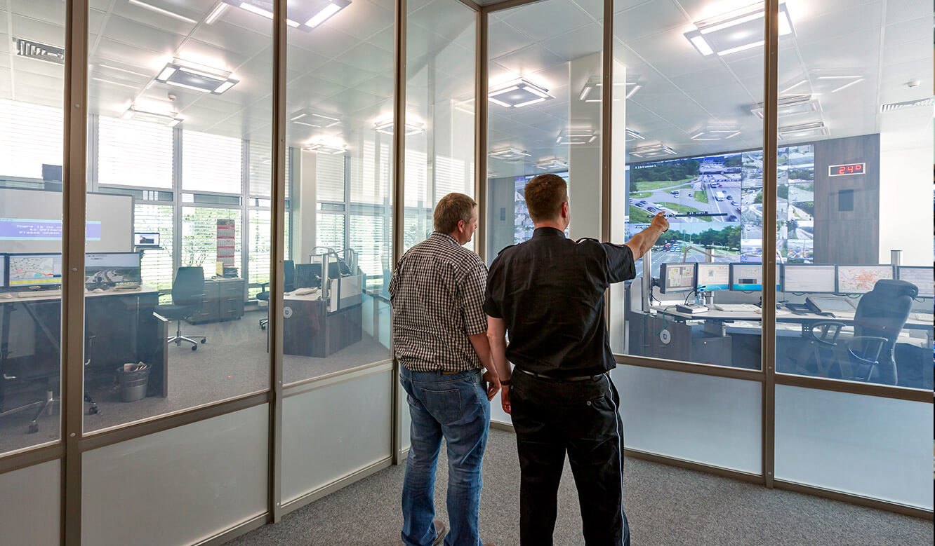 JST - Police Hamburg: Traffic control centre. Shutter wall. Clear glass