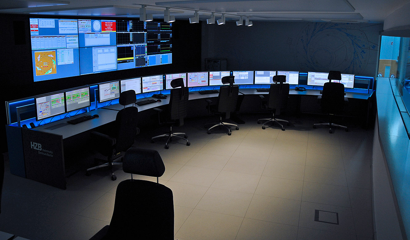 JST-Helmholtz Centre Berlin: Control centre. Operator desks