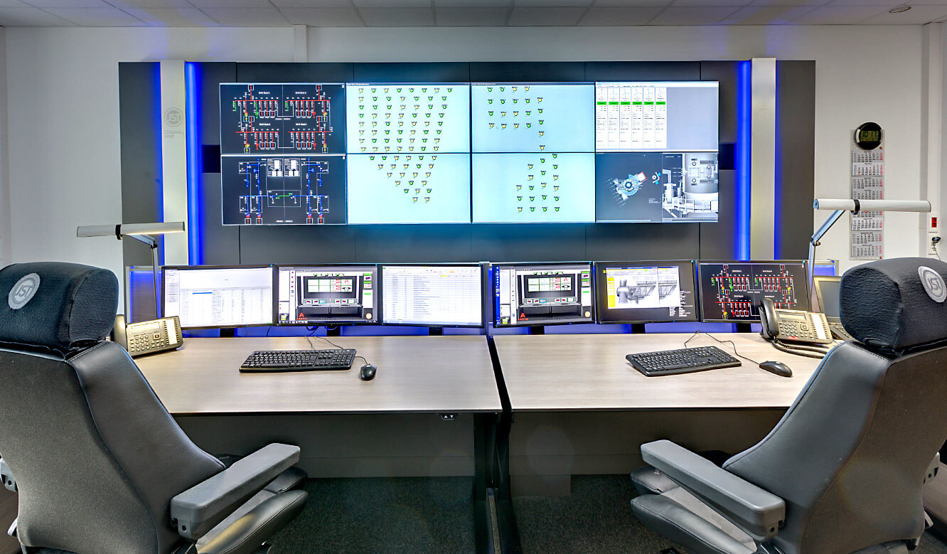JST-Adwen: Control centre. Workstations in front of the large display wall