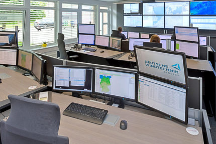 JST-Deutsche Windtechnik: Control room with large display wall