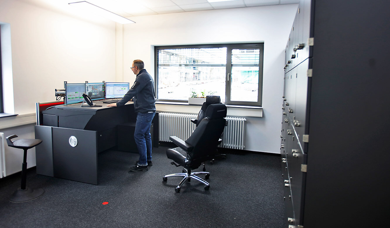 JST-Roche: spezieller Arbeitplatz zur Überwachung des elektrischen Versorgungsnetzes