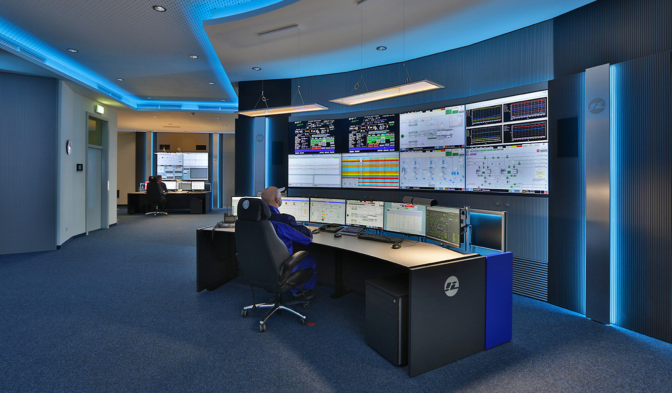 JST-InfraLeuna: sitting position at the Stratos control centre desk