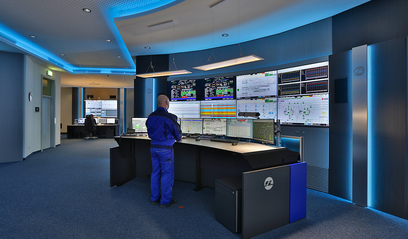 JST-InfraLeuna: Stratos control centre desk in standing height