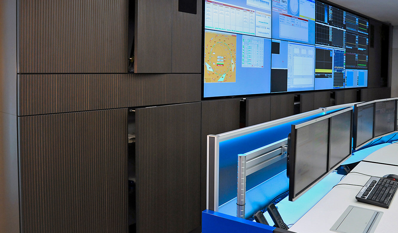 JST-Helmholtz Centre Berlin: Control centre. Multifunctional equipment with hinged doors and drawers