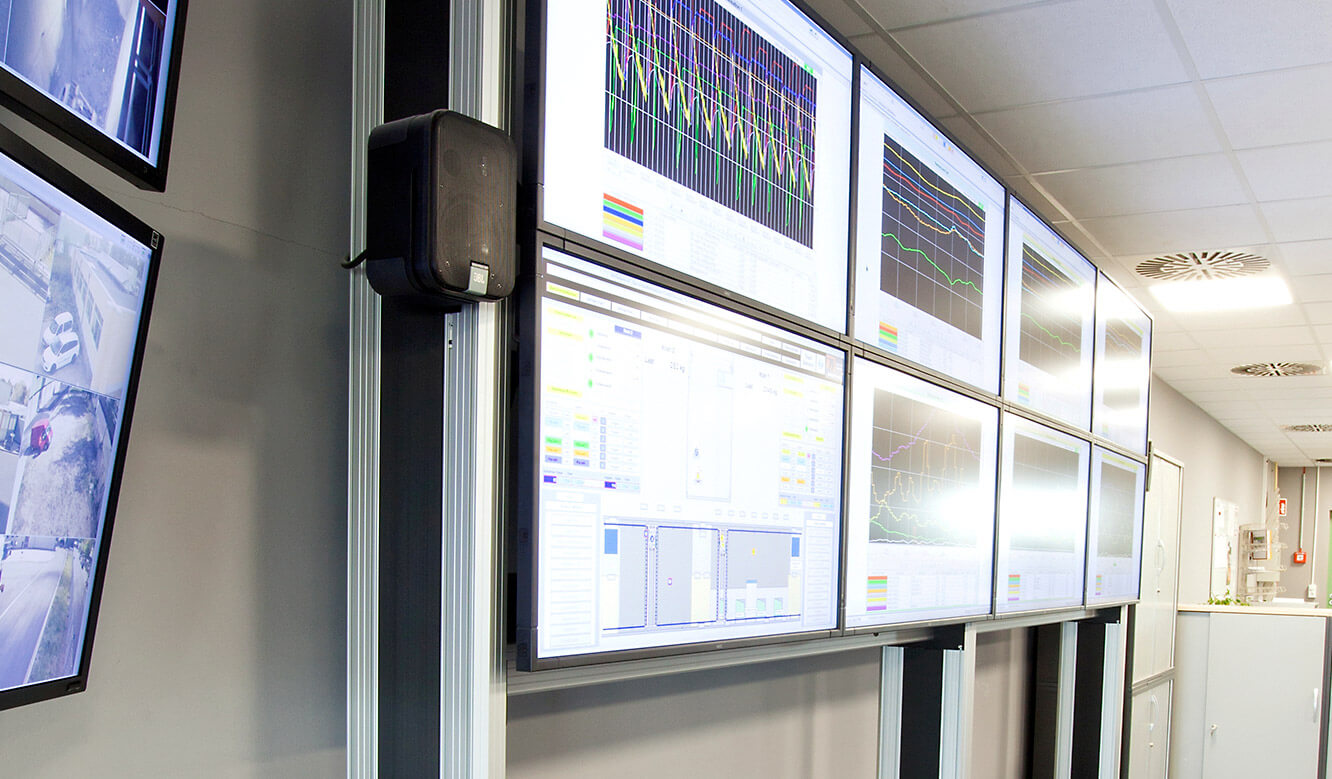 JST-MVA-Bonn: Large-screen displays integrated in the DisplayRack