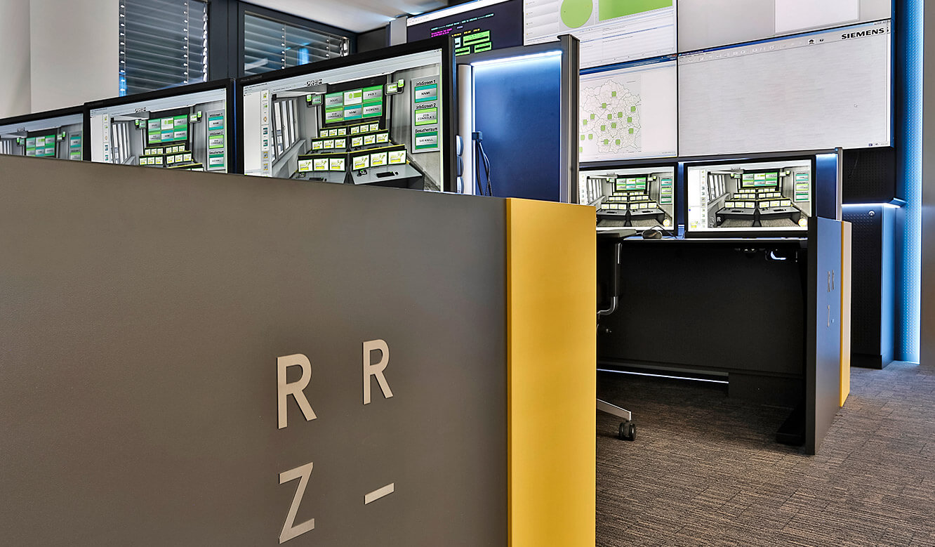 JST - Raiffeisen Graz: Control centre desk with logo