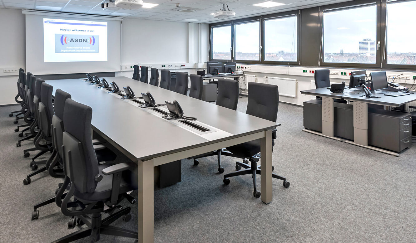 JST - Autorisierte Stelle Digitalfunk Niedersachsen: Storage room with AllMedia conference table