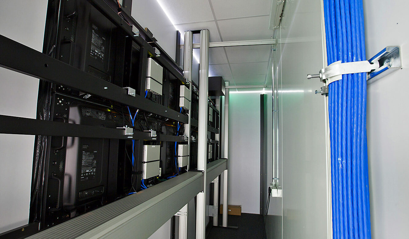 JST-Audi: rear view of the inspection room with display racks
