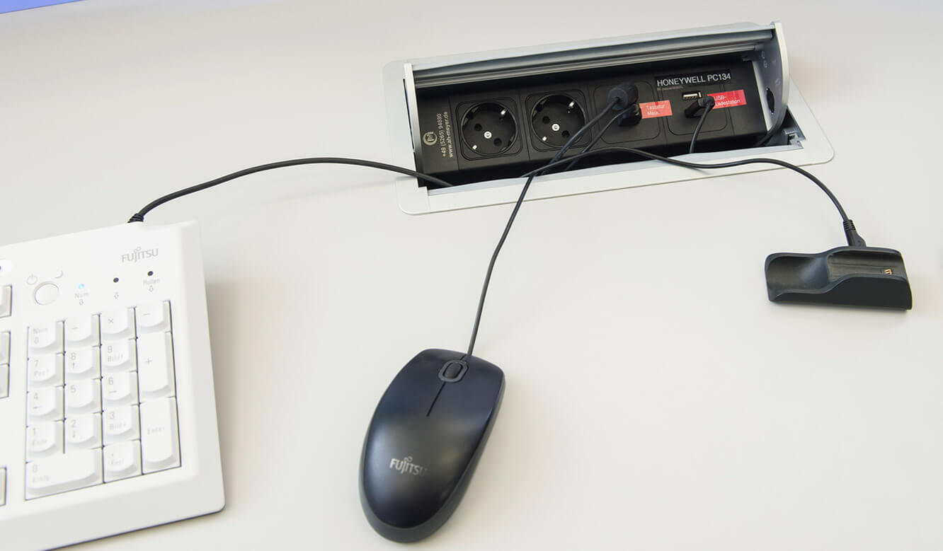 JST Airport Munich: Power Port Data Box offers desired connections at the workplace