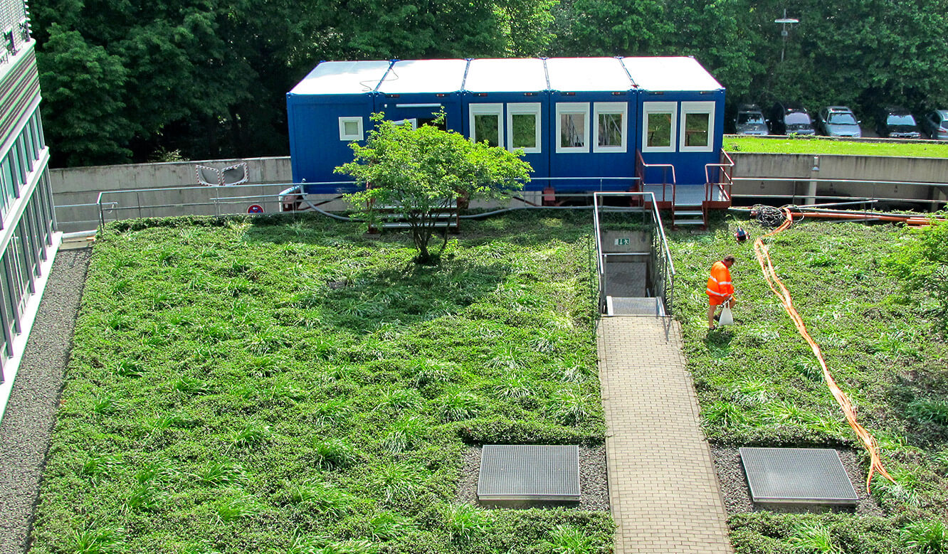 JST - Polizei Hamburg: Verkehrsleitzentrale. Umbau. Der Betrieb in Bürocontainer