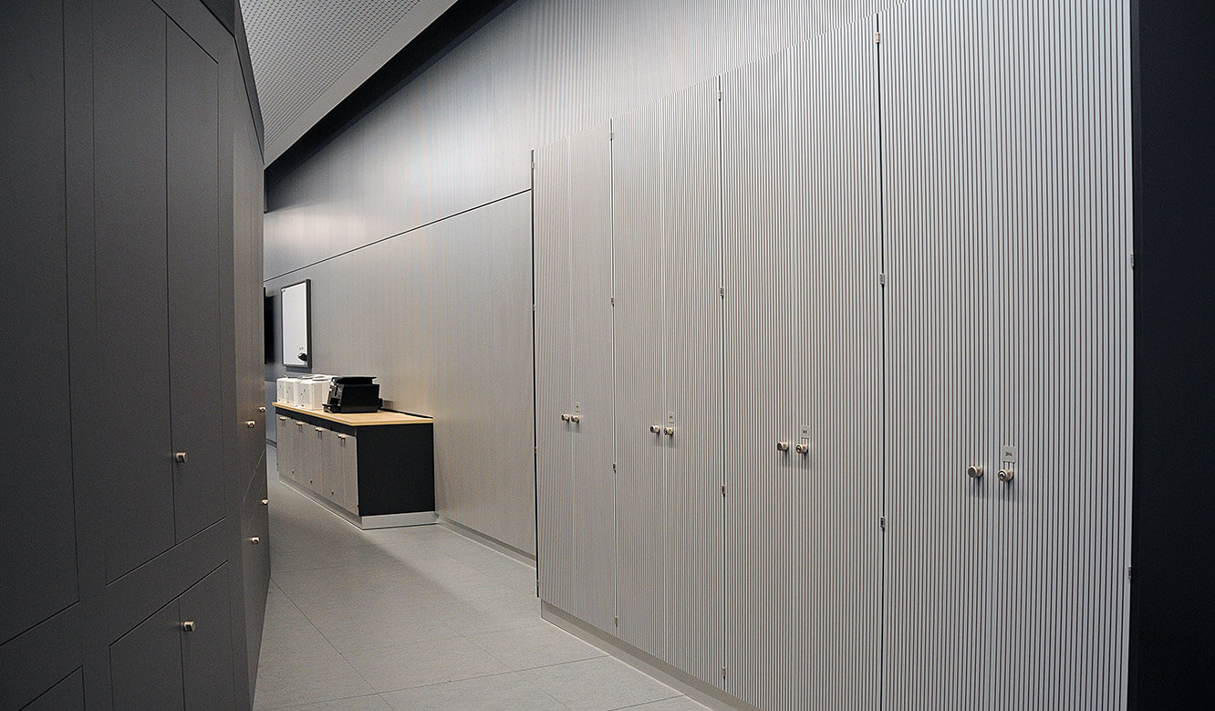JST - PCK Schwedt: Wände und Mobiliar mit schallabsorbierendem Material verkleidet