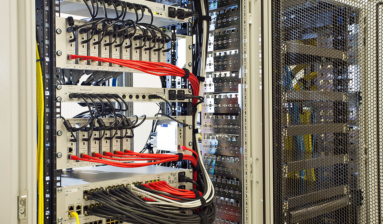 JST - Raiffeisen Graz: Hardware. Power Unit in redundant design. JST MultiCenter.
