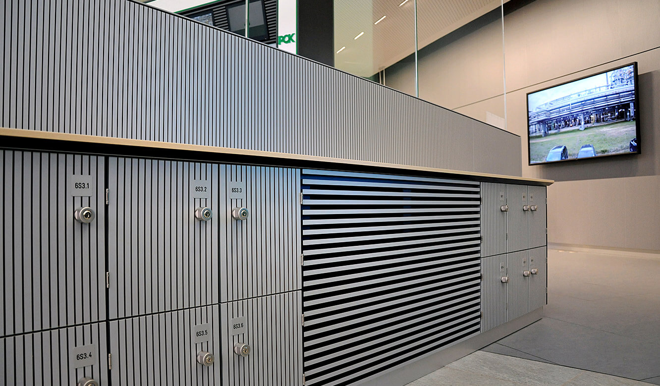 JST - PCK Schwedt: Ventilation and air conditioning in the base edges of the cabinets