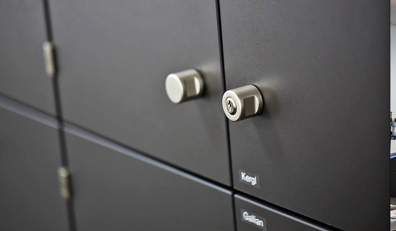 JST Roche: each employee can lock his locker individually