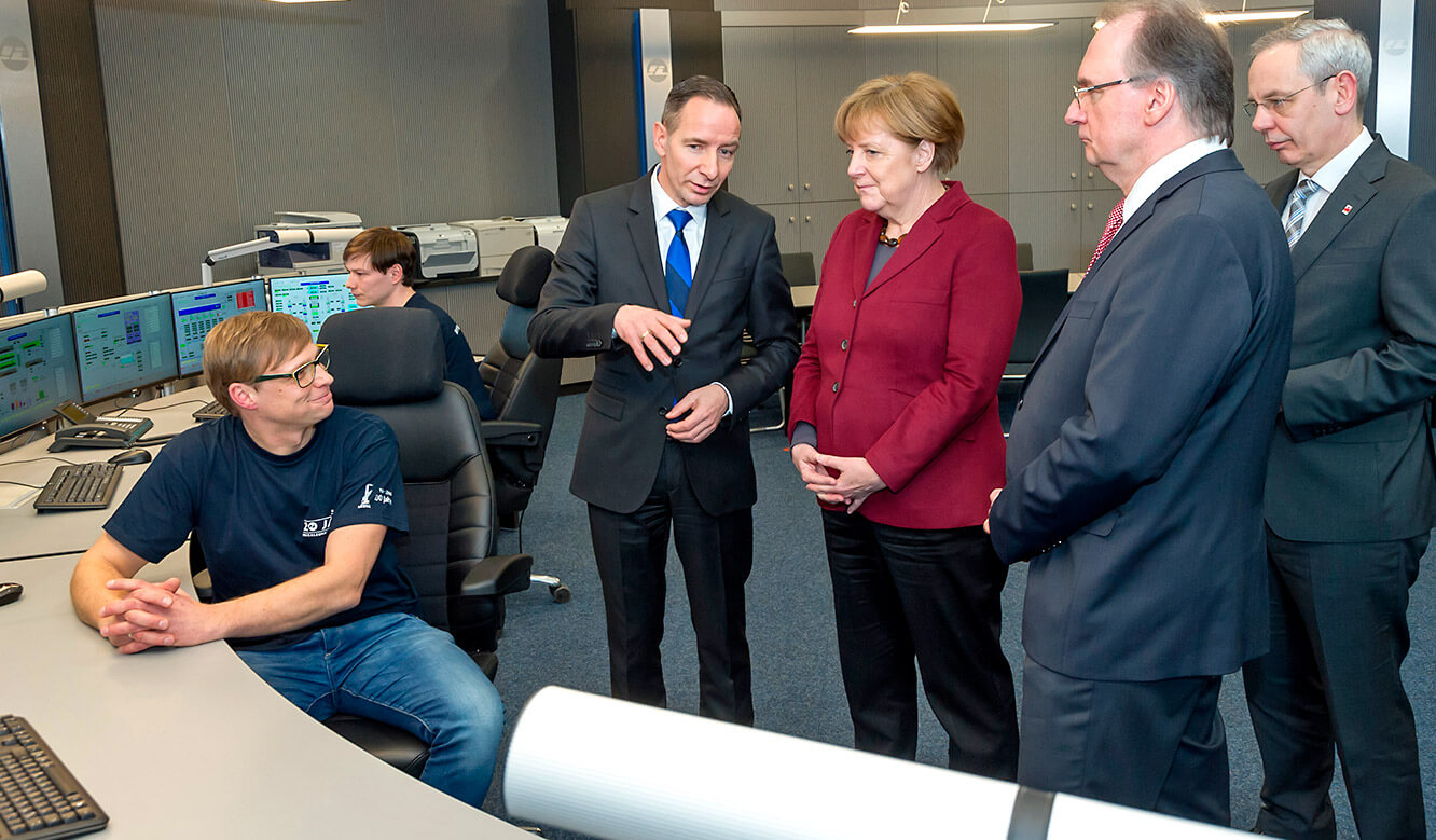 JST-InfraLeuna: Dr. Angela Merkel officially opens the new control centre
