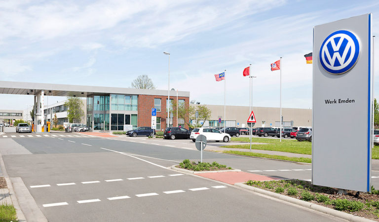 JST - Volkswagen Emden: entrance to the plant in Emden