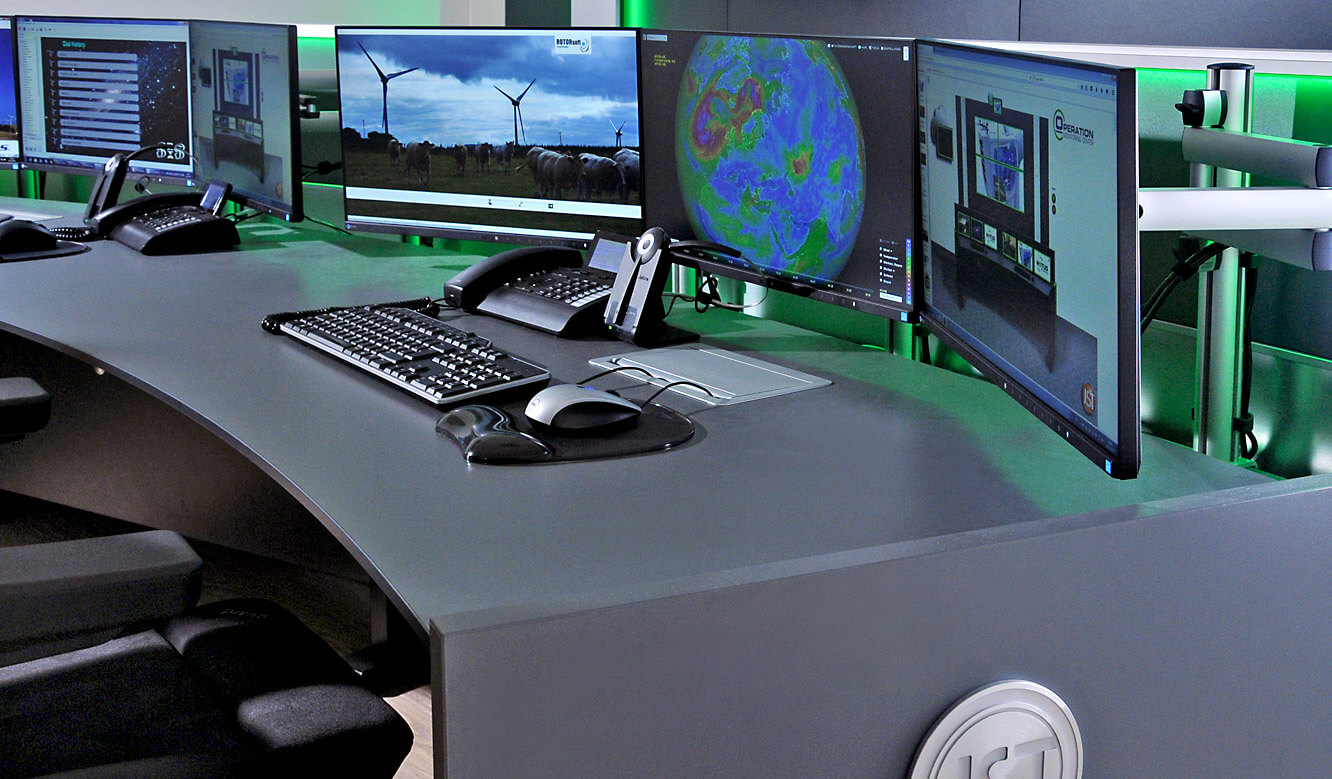 JST-Notus: modern workplace at the Stratos operator desk
