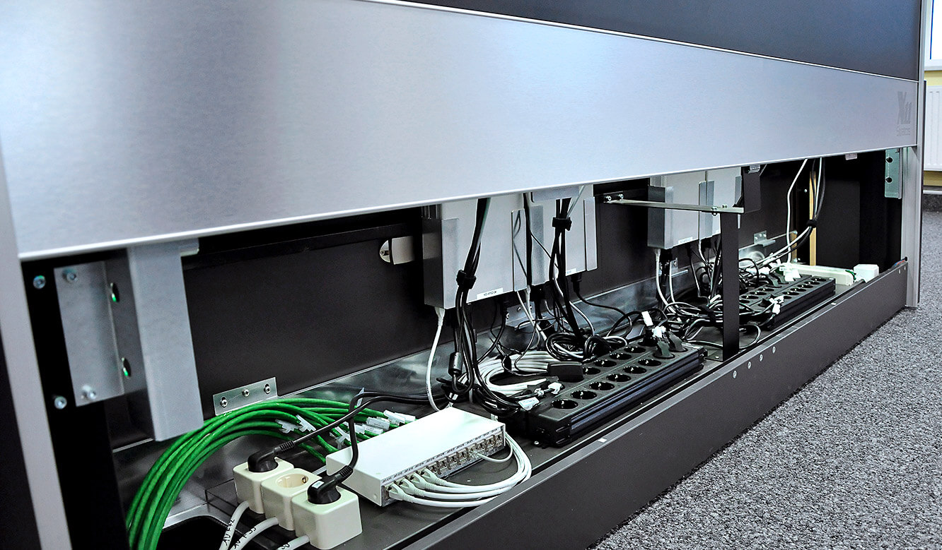 JST-DREWAG: Space for cables and hardware in the supply room of the control desk tables