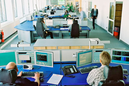 JST - Lufthansa Systems data centre - Operator workplaces