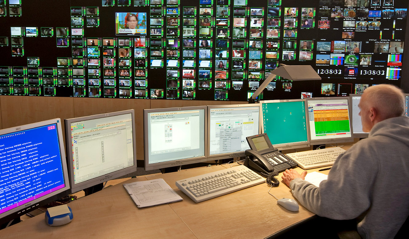 JST - Media Broadcast - Network Operation Center - Video-Rückprojektionswand