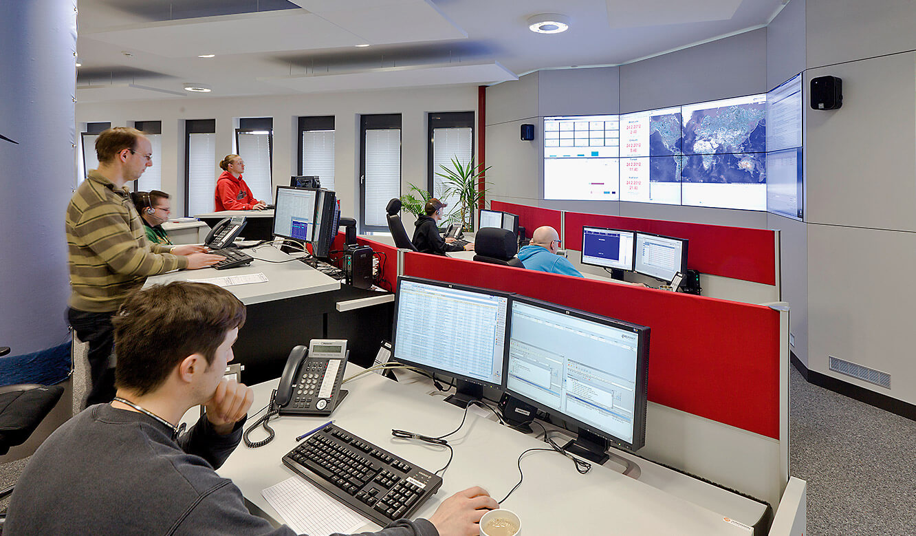 JST references - Senvion - Operator desks in front of the large display wall