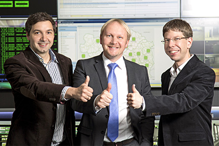 JST - Raiffeisen Data Centre: Thumbs up from Martin Galli, Dietmar Schlar and Stefan Hermann
