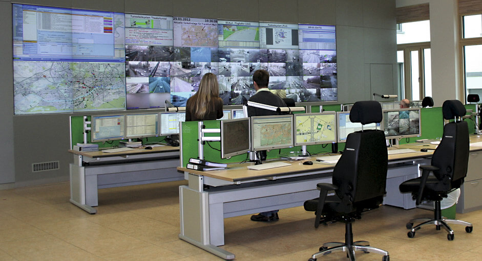 Cube large-format system in use at the Frankfurt traffic control centre