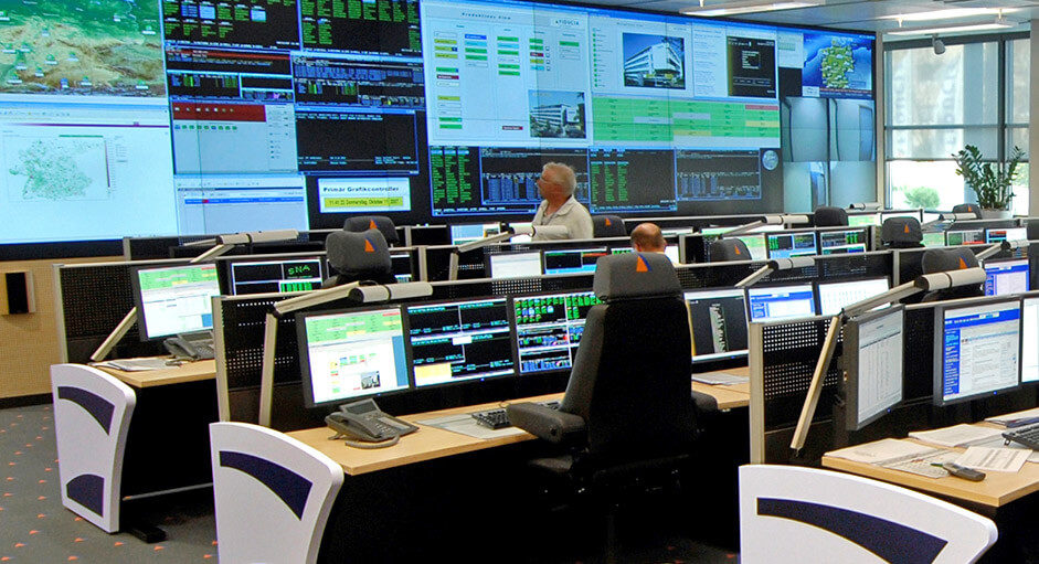 Graphic controller in use in the IT control room of Fiducia