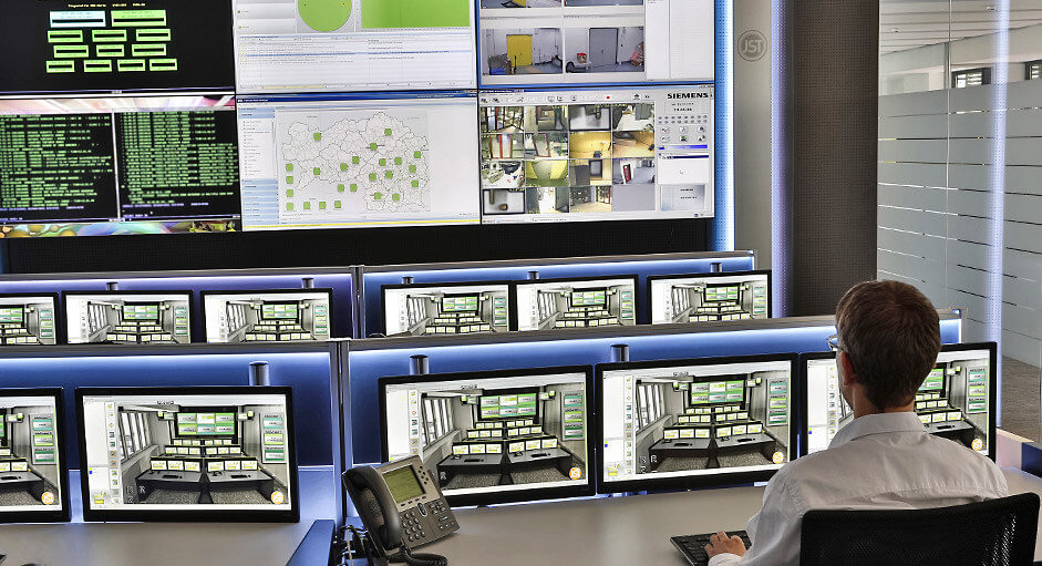 Operation of myGUI® in the IT control room at RRZ Graz