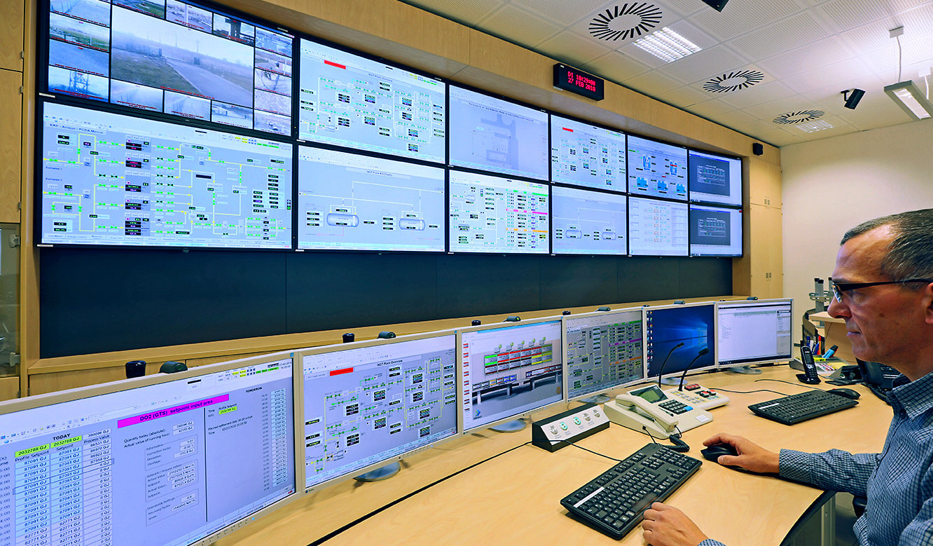 JST Gassco Emden: Großbildwand und Operator-Arbeitsplätze