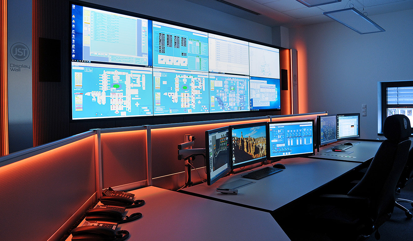 JST - Messe Berlin: State-of-the-art technology and pleasant working atmosphere in the new control room
