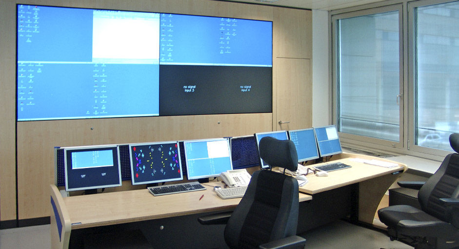 Cube large-format system in use at Munich Airport