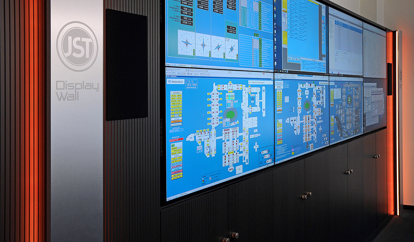 JST - Messe Berlin: Large screen wall with eight LC displays