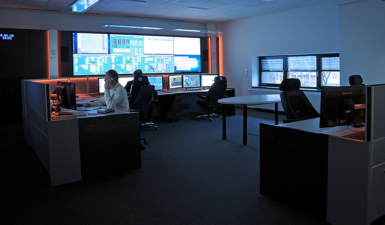 JST - Messe Berlin: View into the new control room