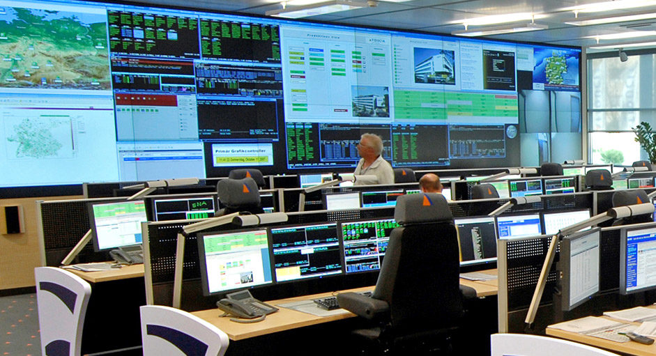 Cube large-format system in use in the IT control room