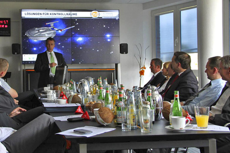 Workshop im Kontrollraum-Simulator von JST