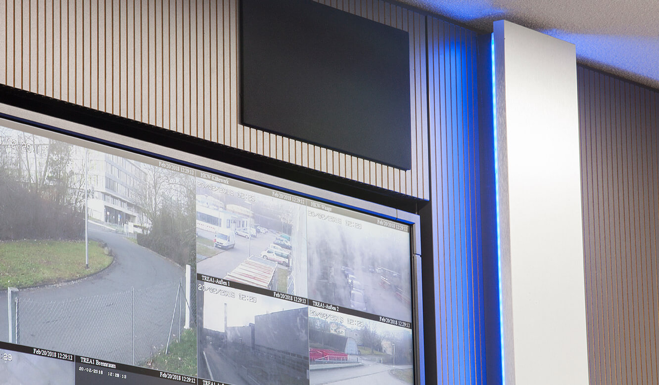 JST-Stadtwerke Gießen: Audio package speakers integrated into the covering of the large display screen