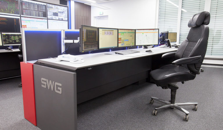 JST-Stadtwerke Gießen: Ergonomic control desk with Recaro operator's chair