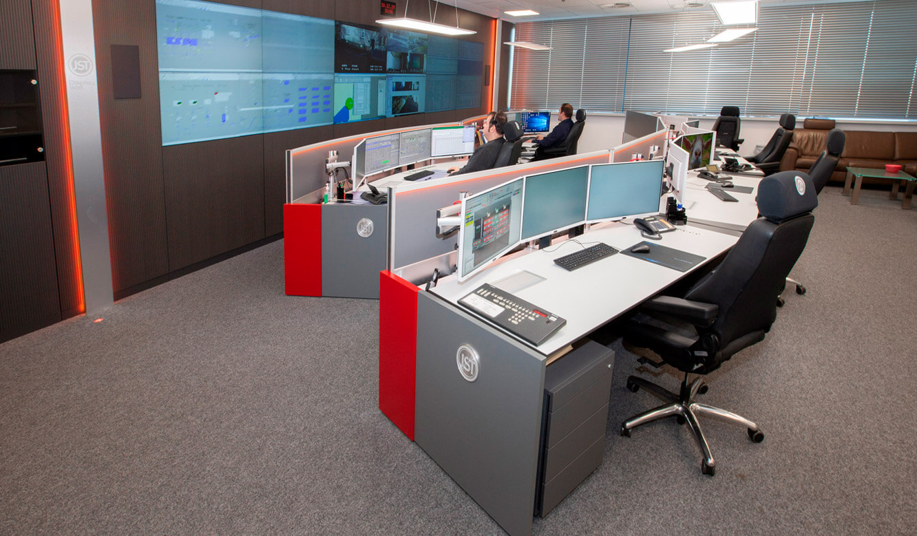 JST - ovag Netz GmbH - Network control center: Operator workstations in front of the large screen