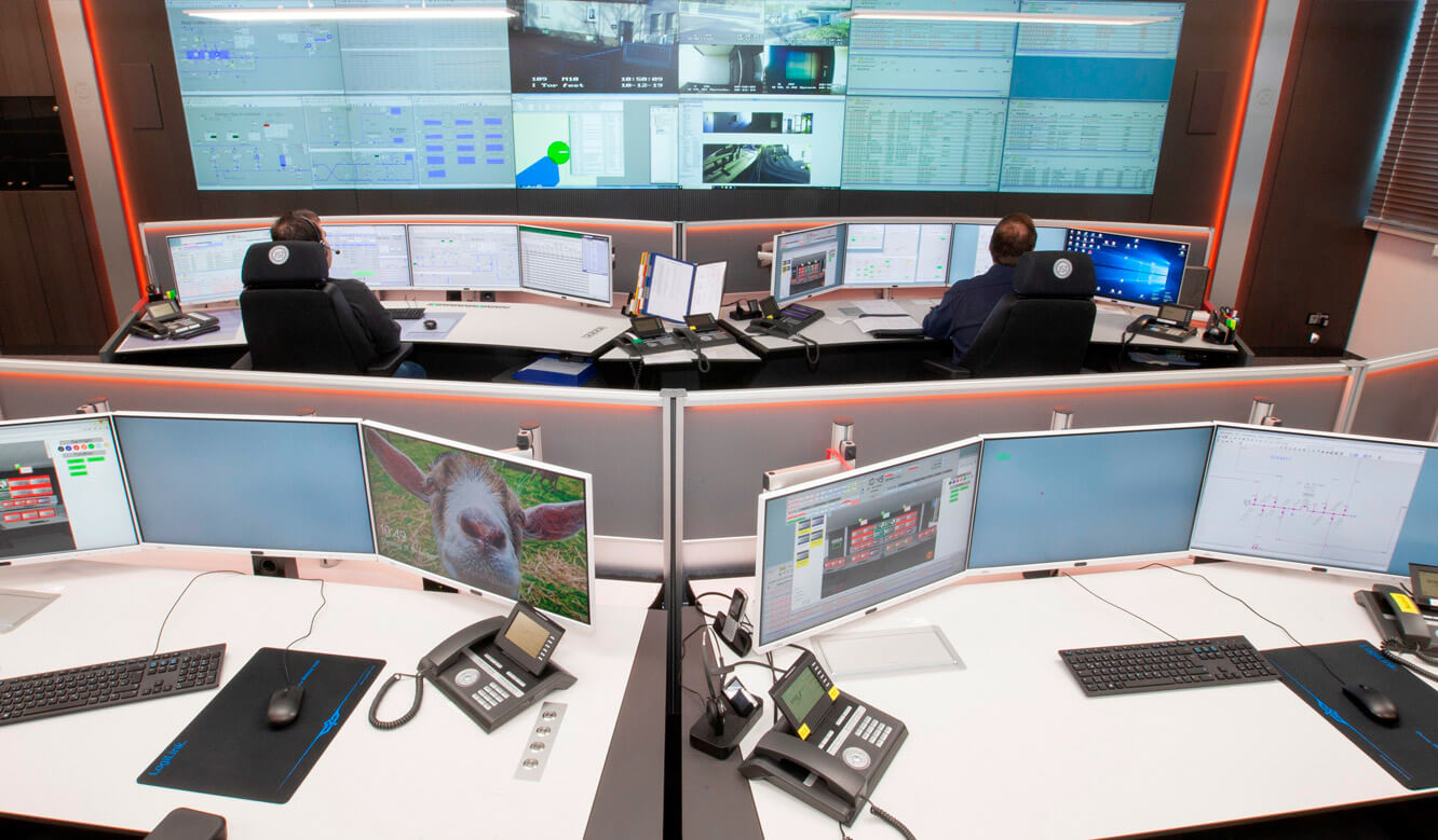 JST - ovag Netz GmbH - Network control center: View of the VideoWall from the control room workstation