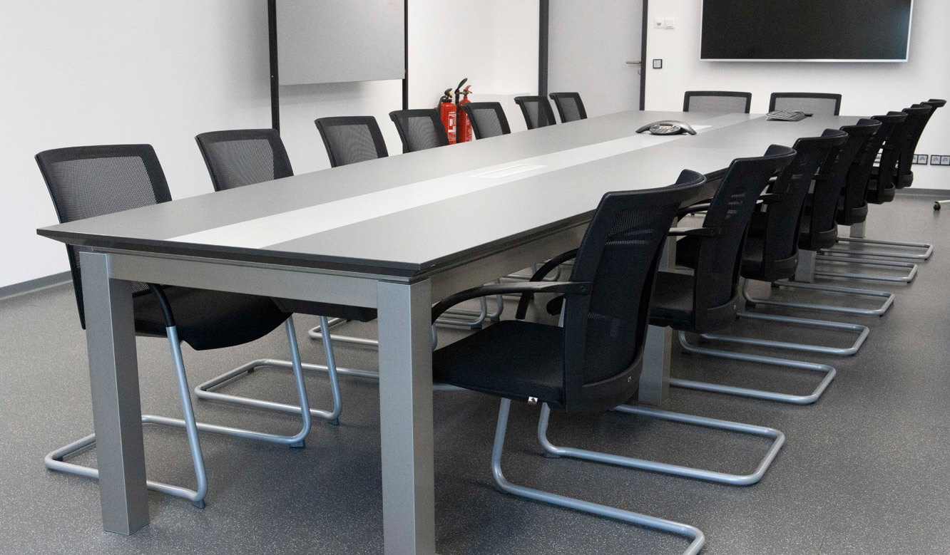 JST - ovag Netz GmbH - Network control center: Equipment of crisis room with conference table system